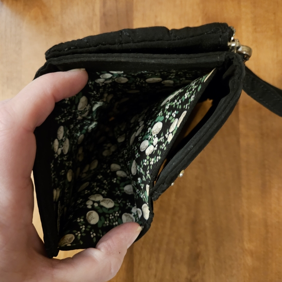 Vera Bradley Black Quilted Wristlet Wallet Magnetic Flap Closure Zip Pocket - Picture 4 of 5